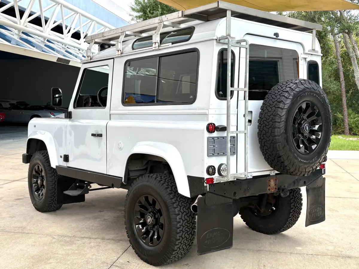 Vehicle photo 9