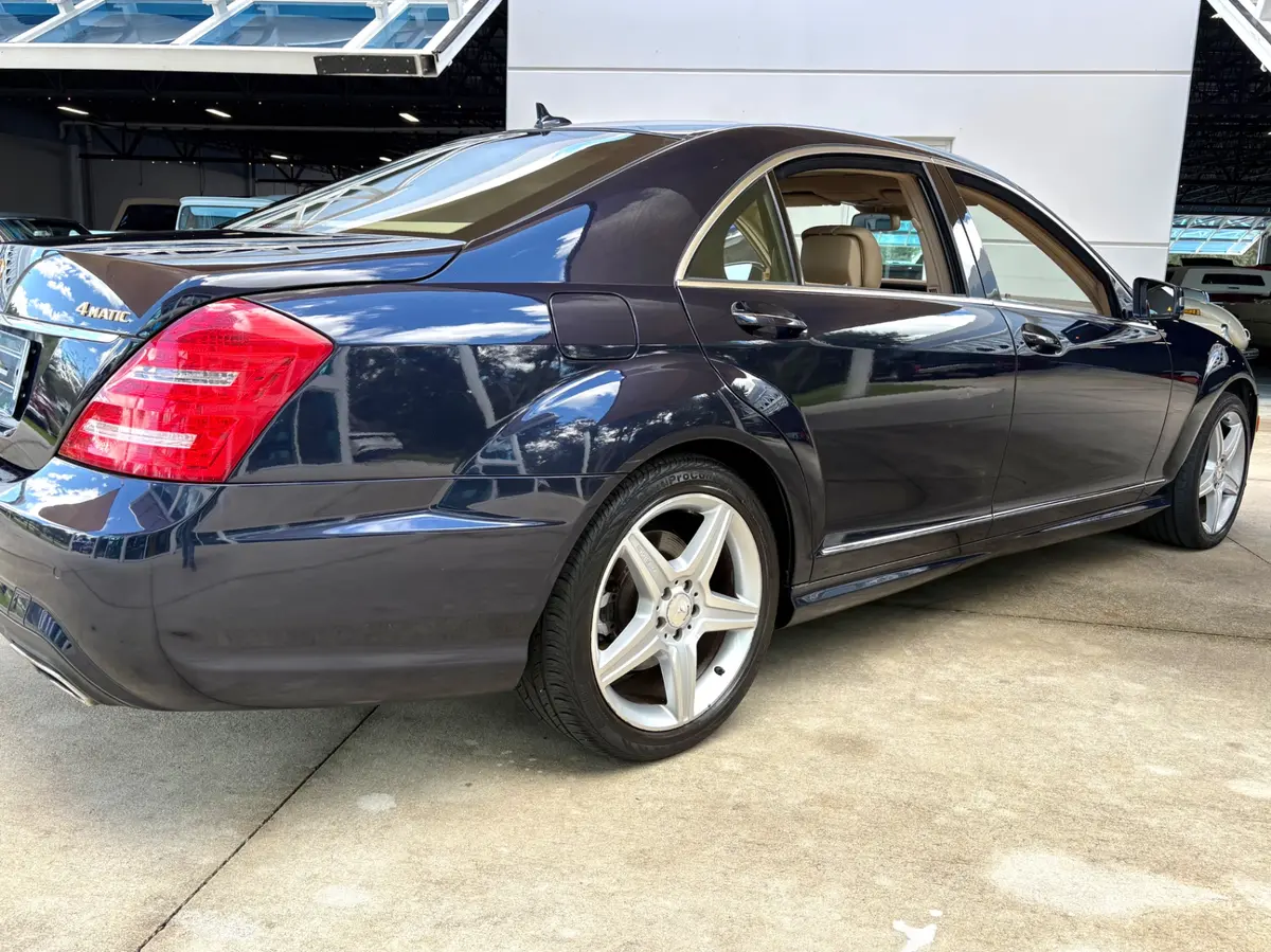 Vehicle photo 16