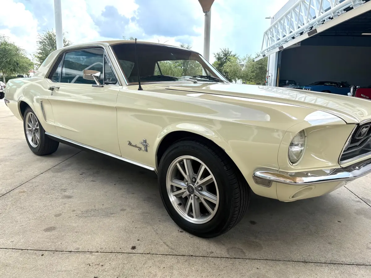 Vehicle photo 19