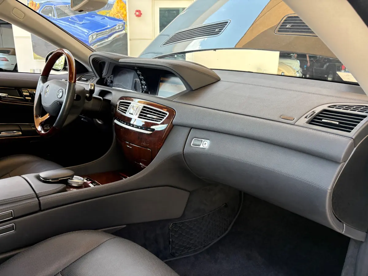 Vehicle photo 36