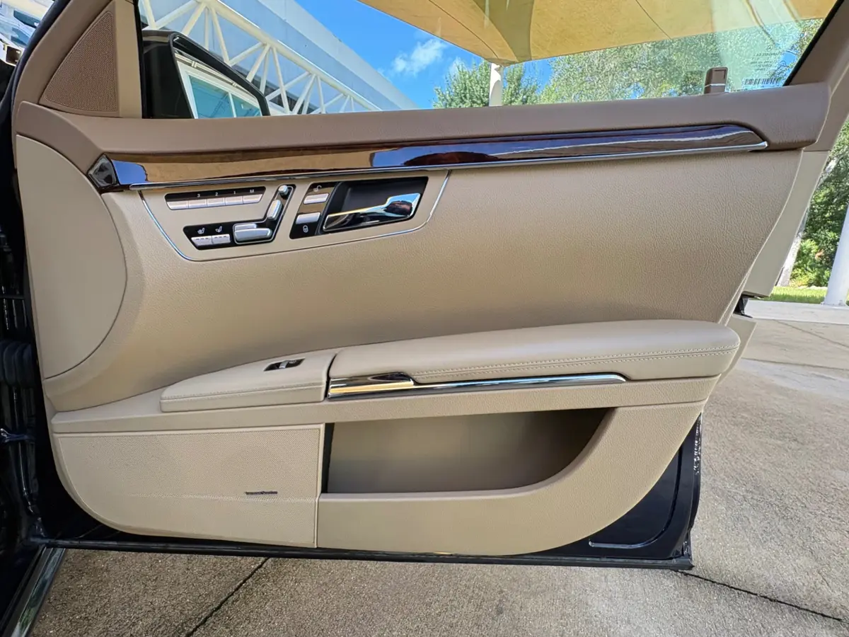Vehicle photo 42