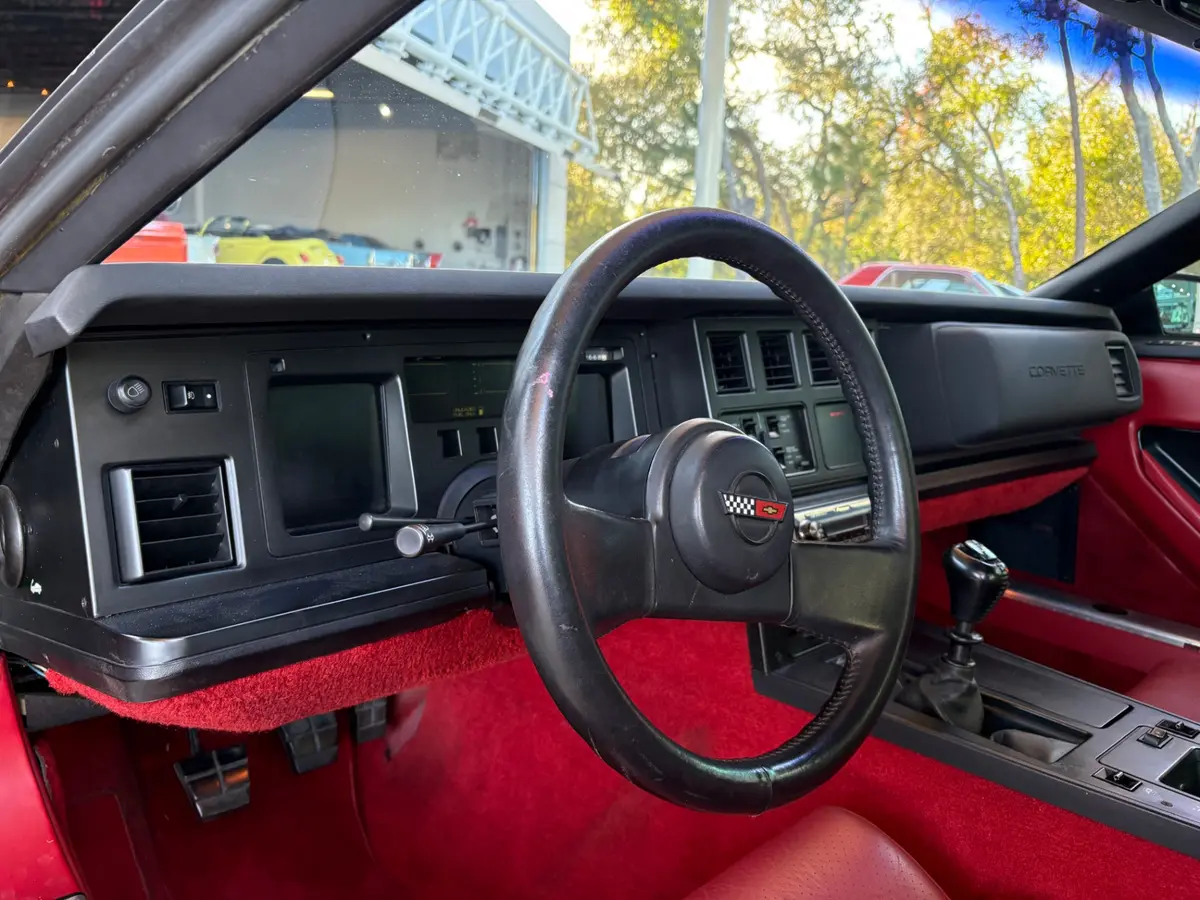 Vehicle photo 30