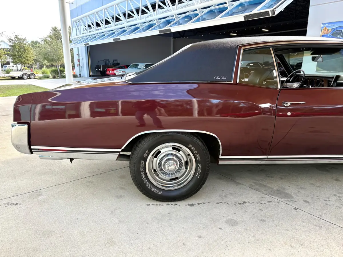 Vehicle photo 33
