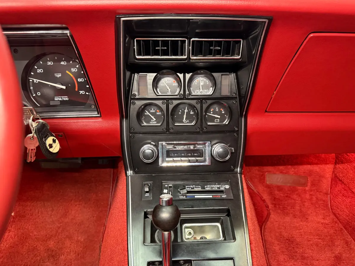 Vehicle photo 25