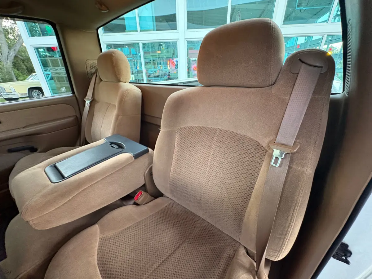 Vehicle photo 35