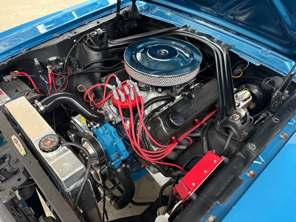 Vehicle photo 28