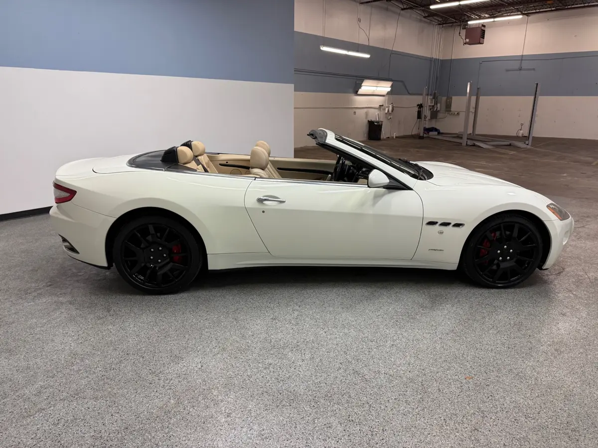 Vehicle photo 8