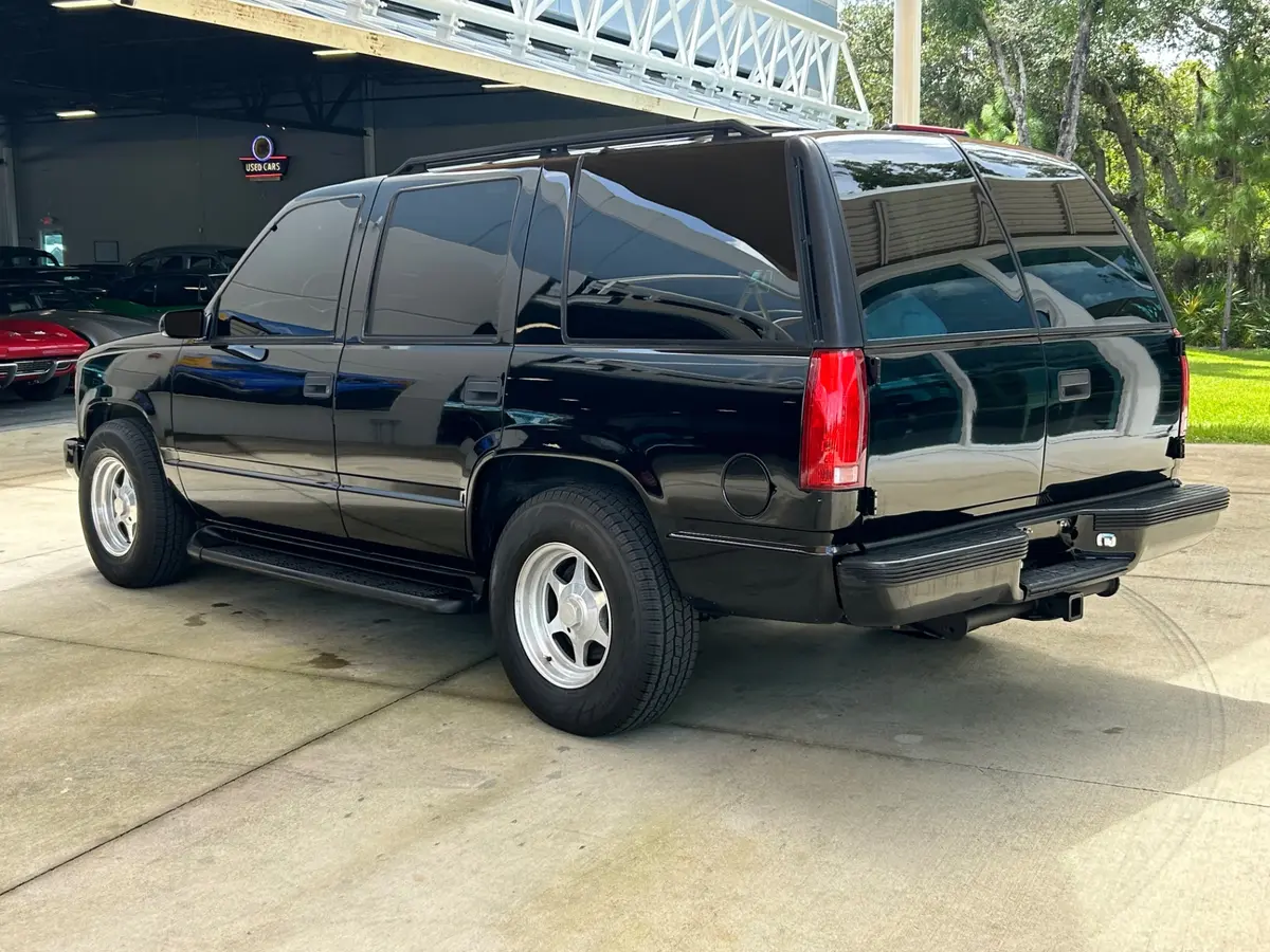 Vehicle photo 7