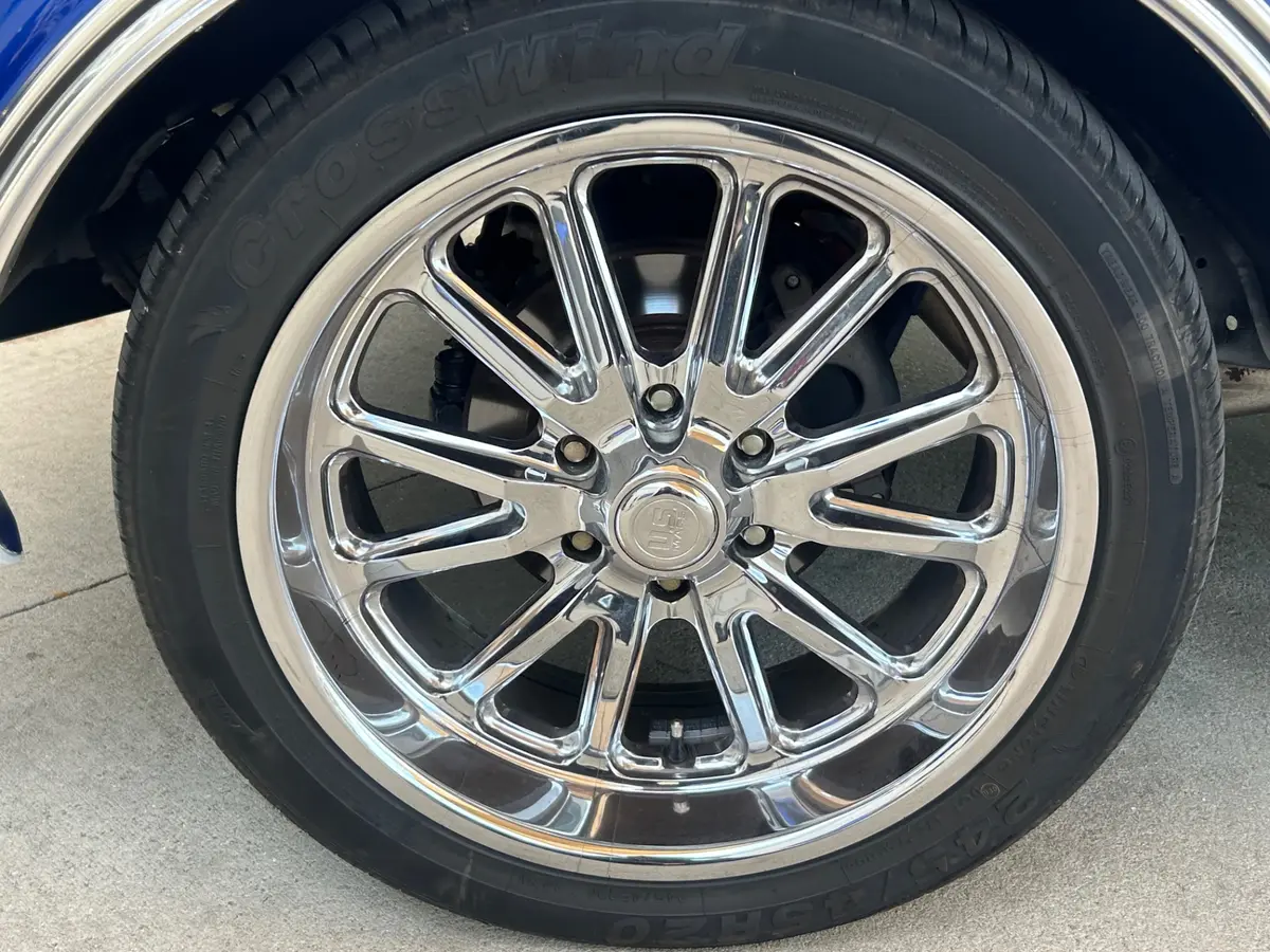 Vehicle photo 22