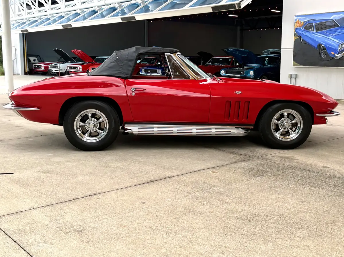 Vehicle photo 23