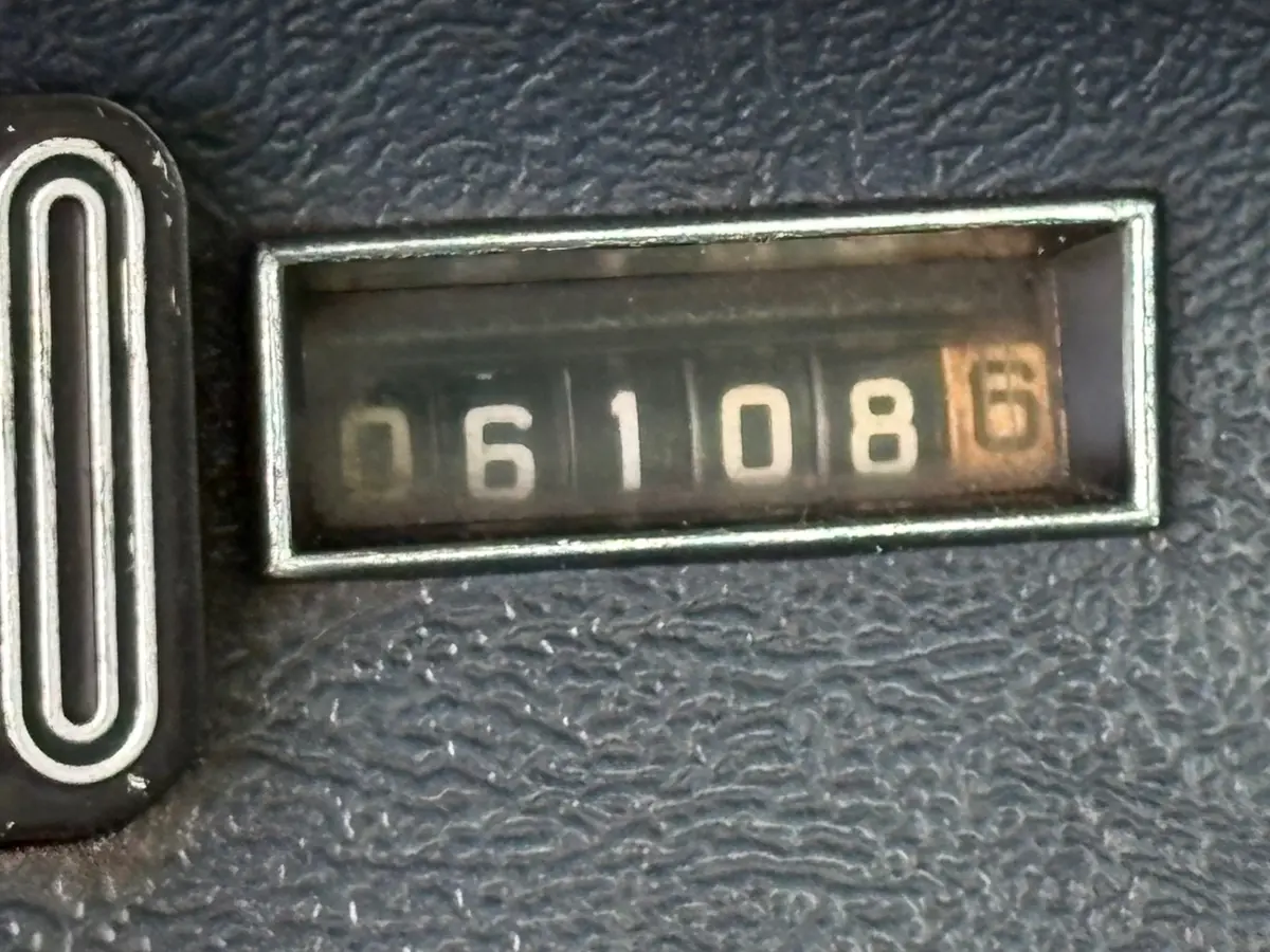 Vehicle photo 24