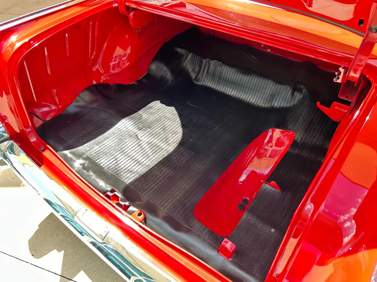 Vehicle photo 7