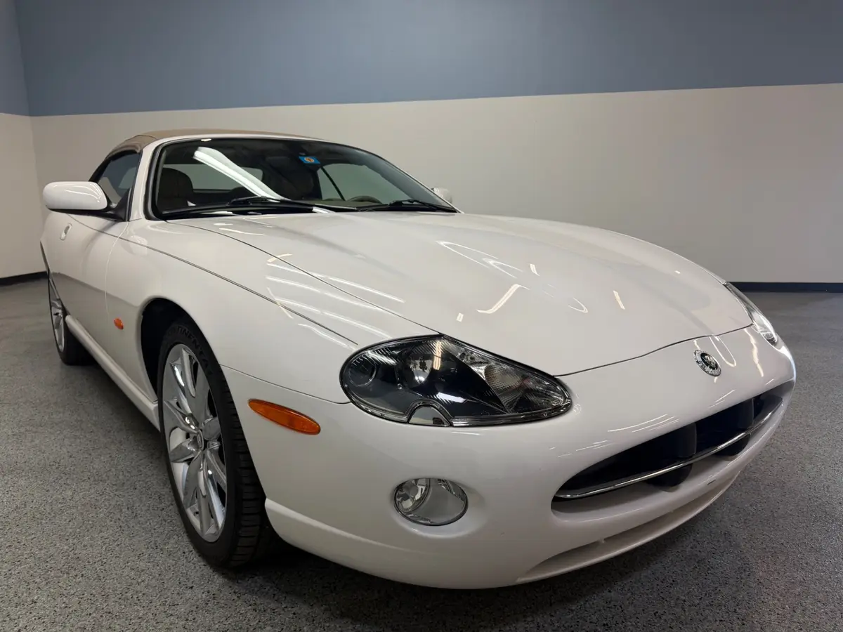 Vehicle photo 8