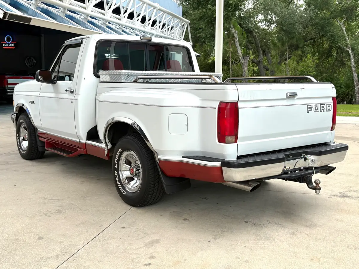 Vehicle photo 9