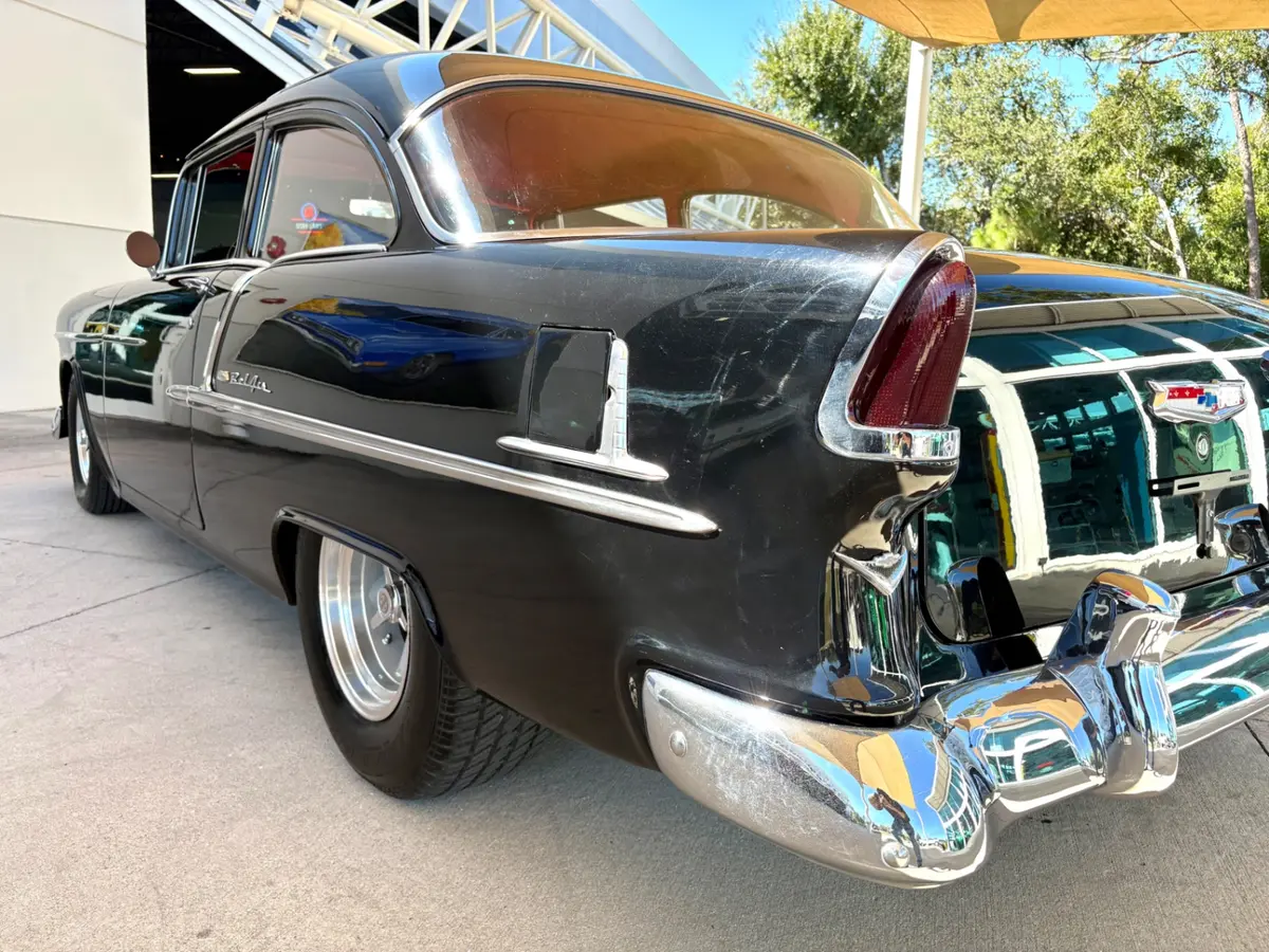Vehicle photo 15
