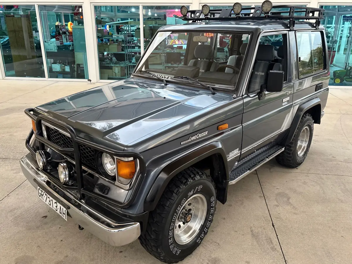 Vehicle photo 20