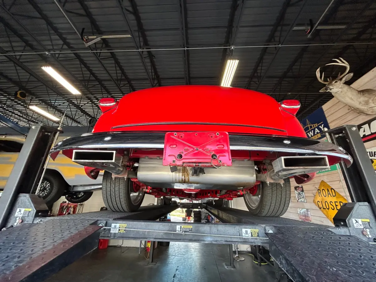 Vehicle photo 28