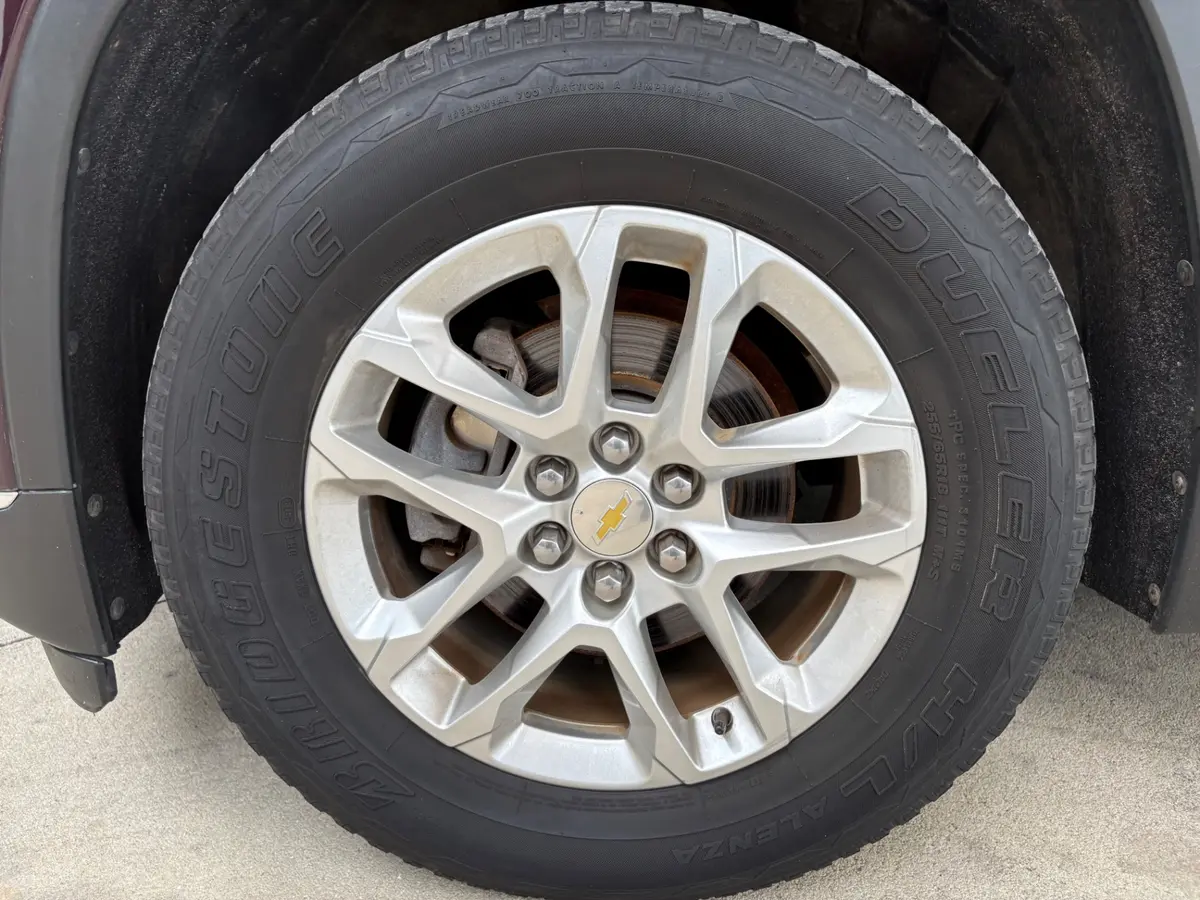 Vehicle photo 21