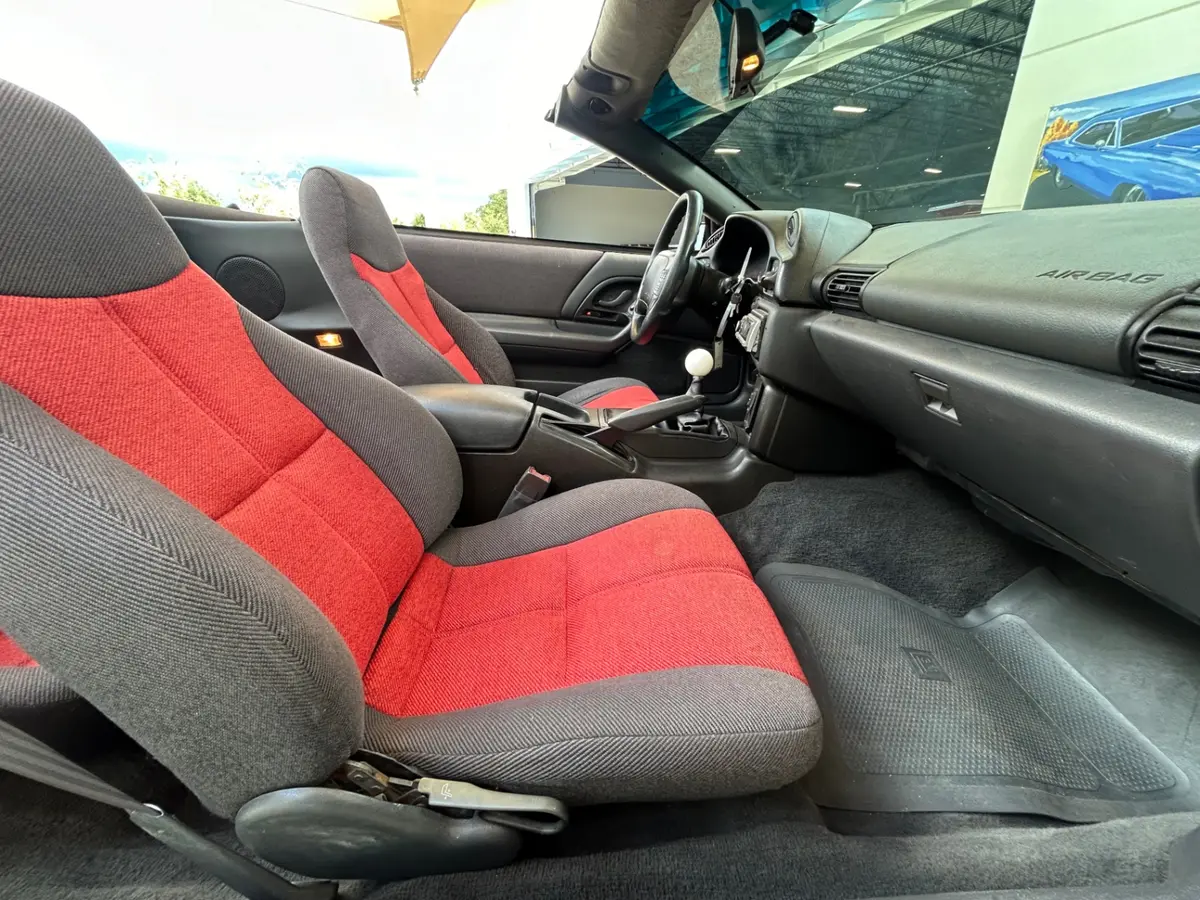 Vehicle photo 25