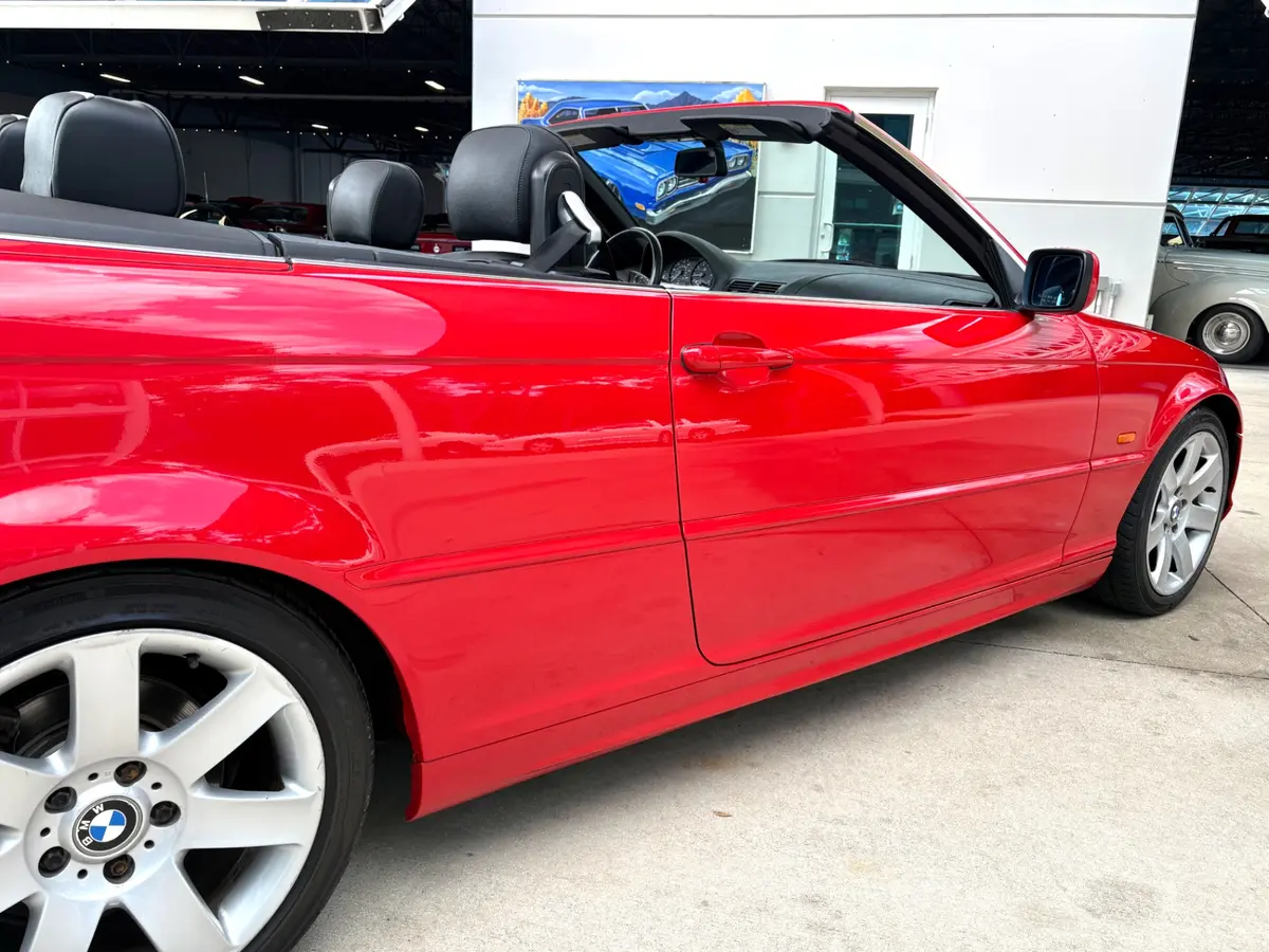 Vehicle photo 17