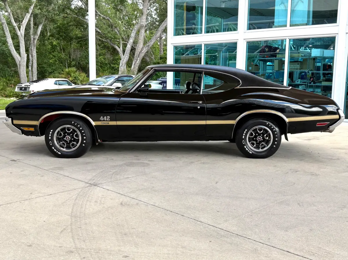 Vehicle photo 10