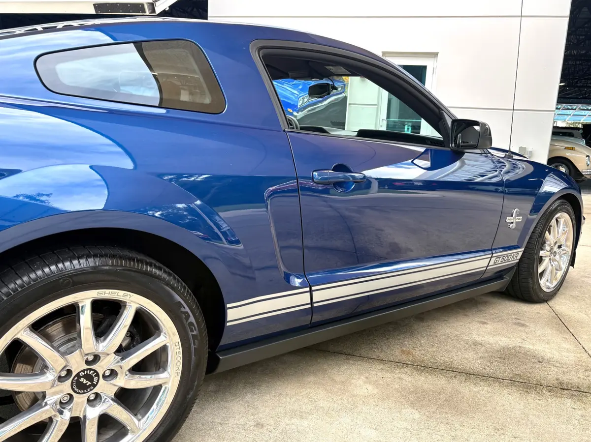 Vehicle photo 17