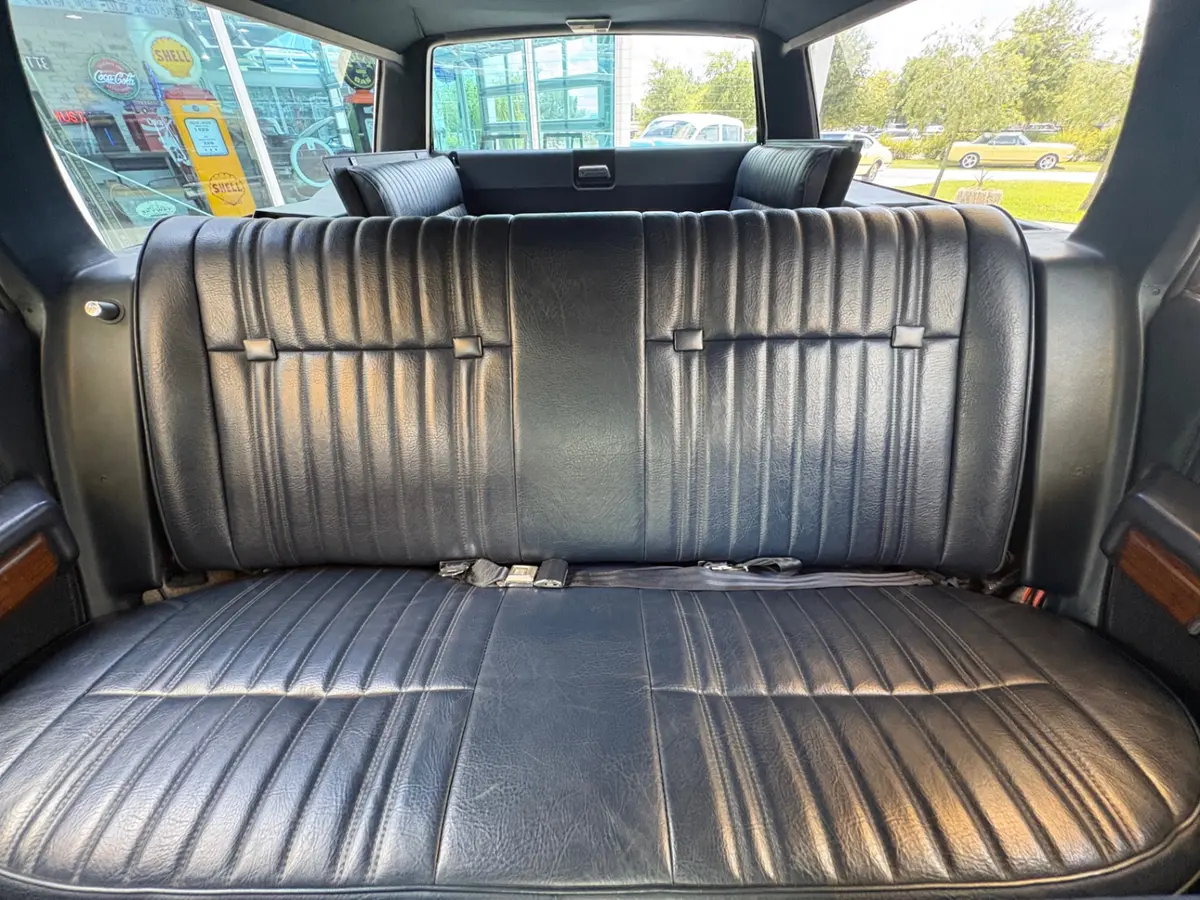 Vehicle photo 34