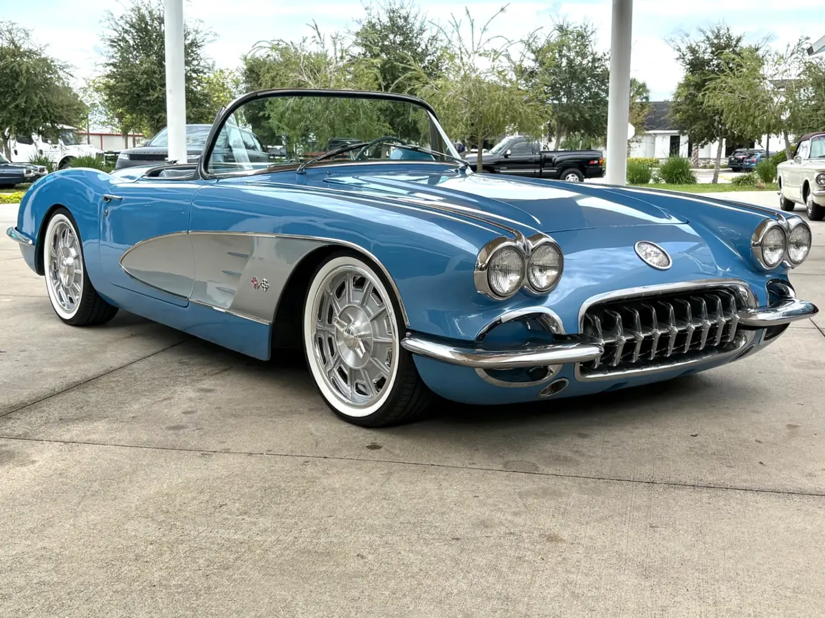 Vehicle photo 4