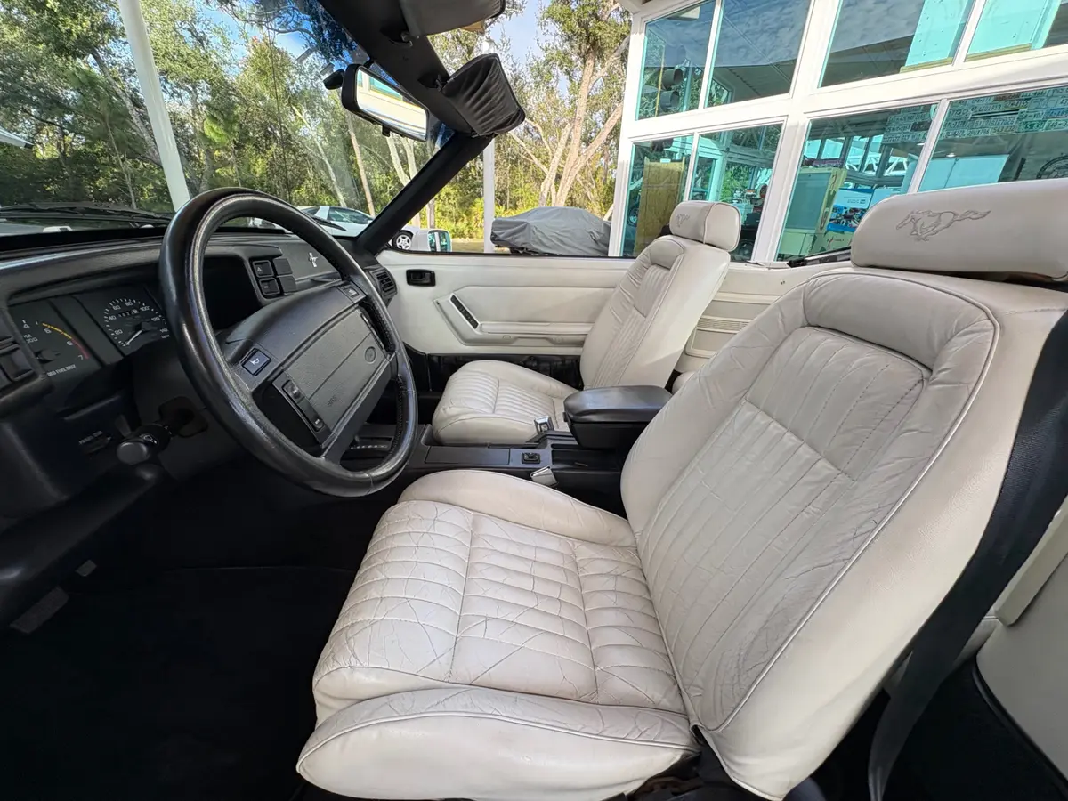 Vehicle photo 36
