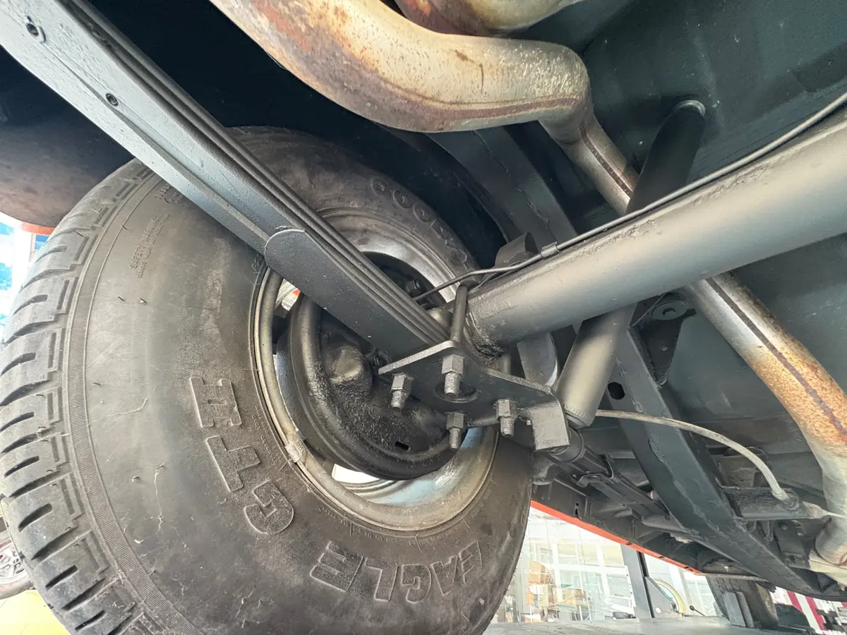 Vehicle photo 46