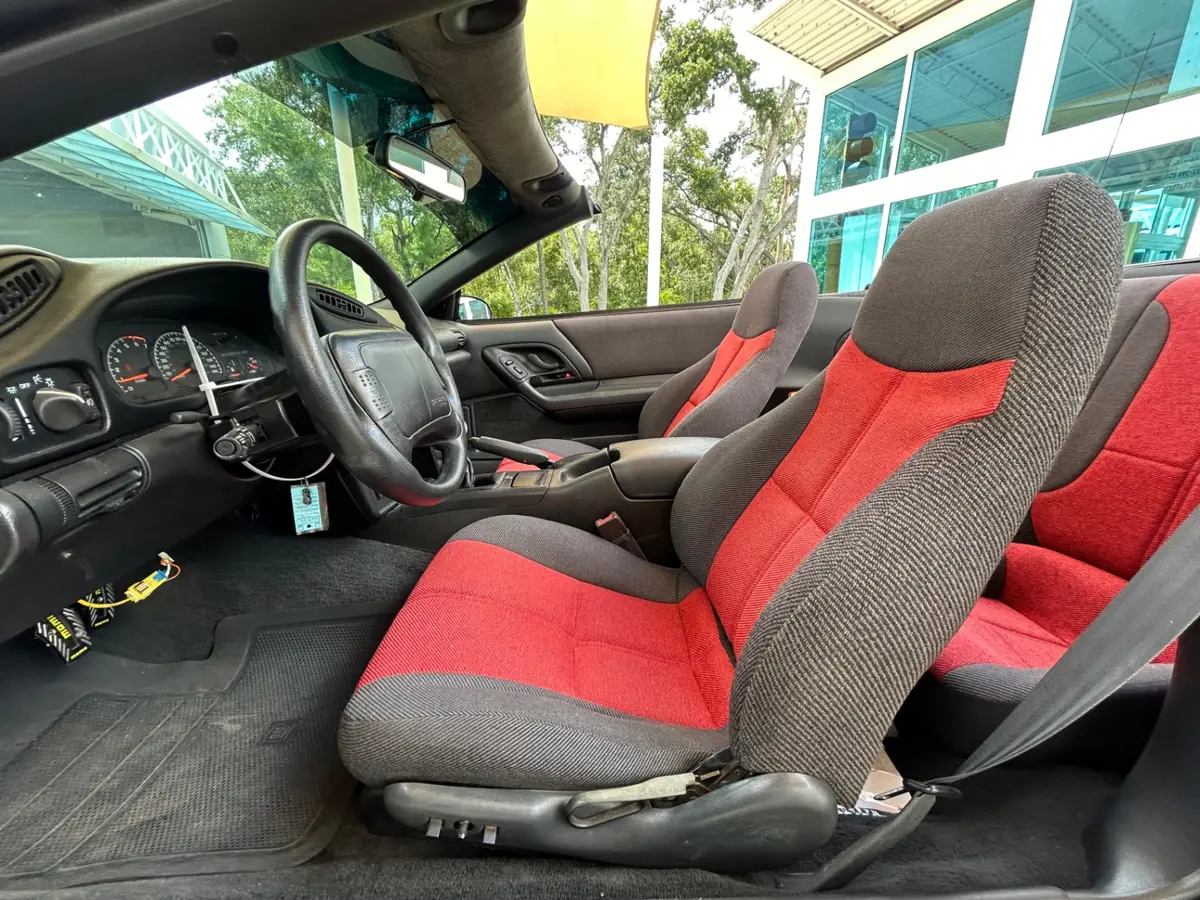 Vehicle photo 21