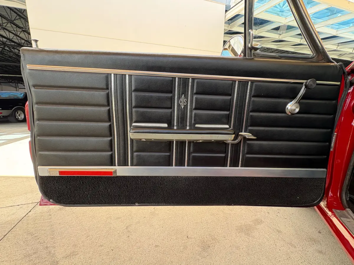 Vehicle photo 37