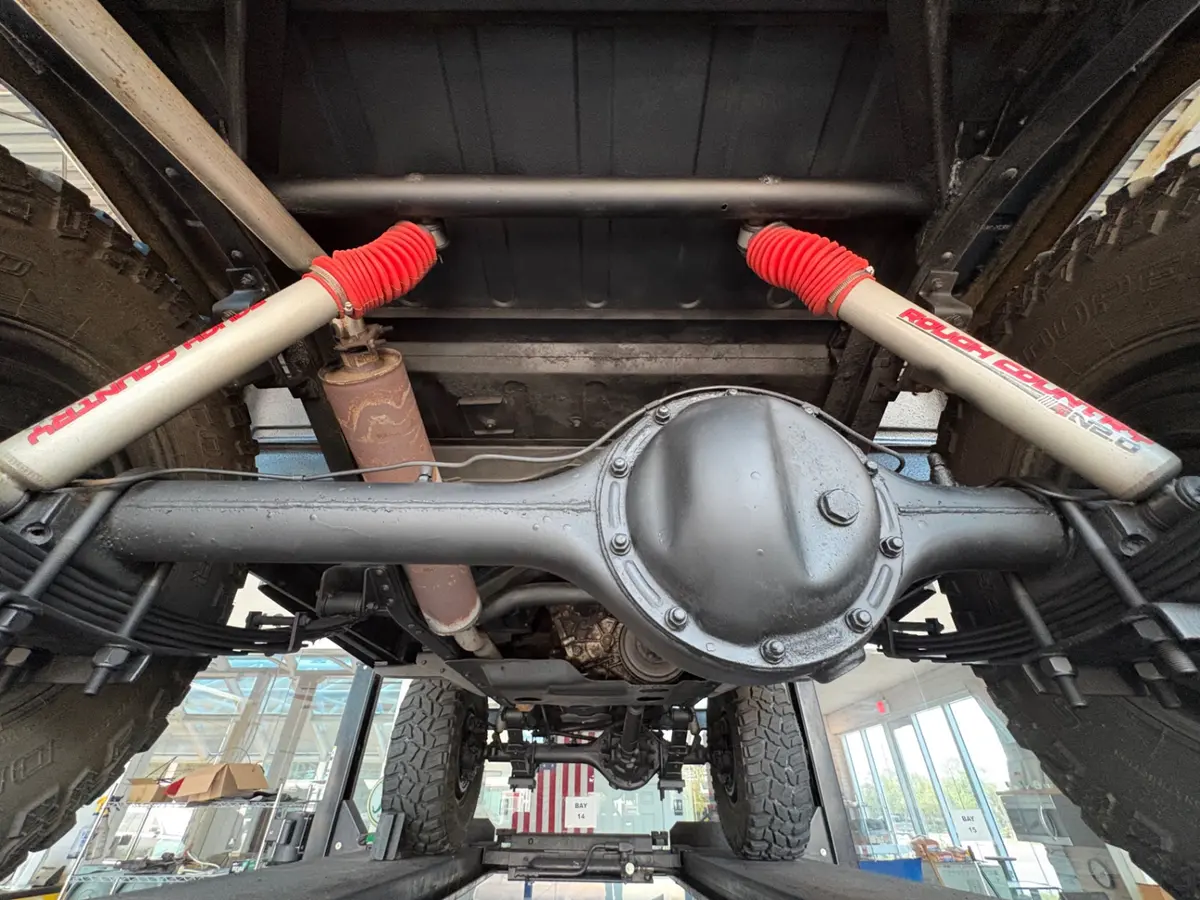 Vehicle photo 43