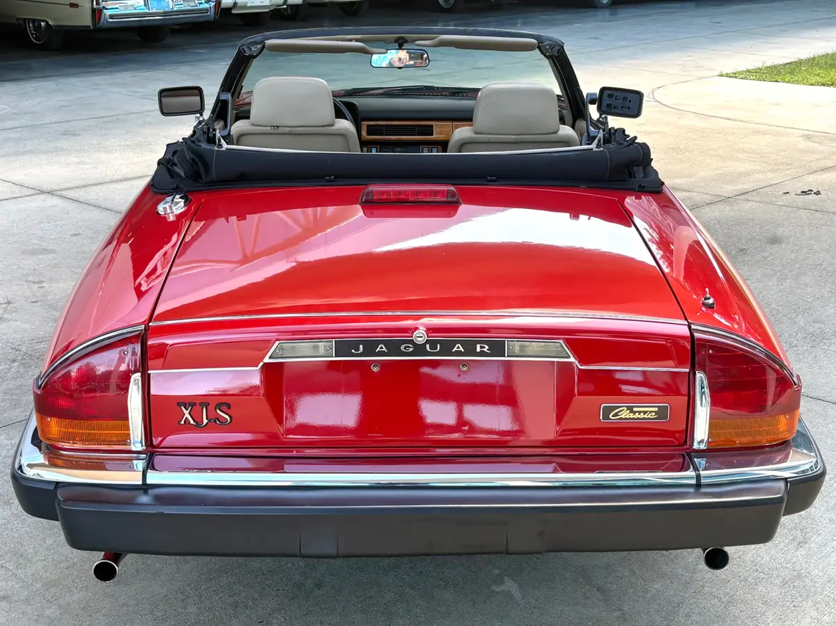Vehicle photo 8