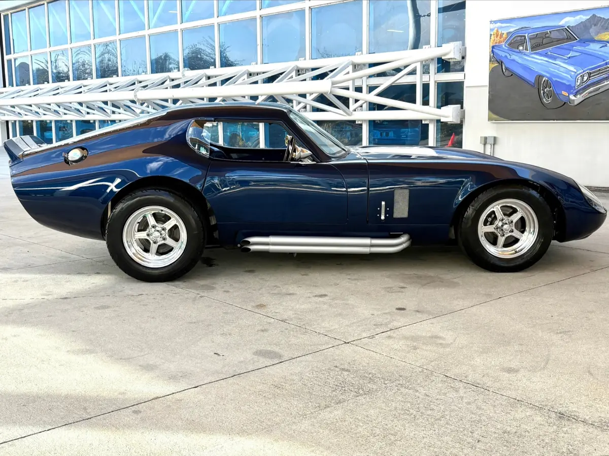 Vehicle photo 5