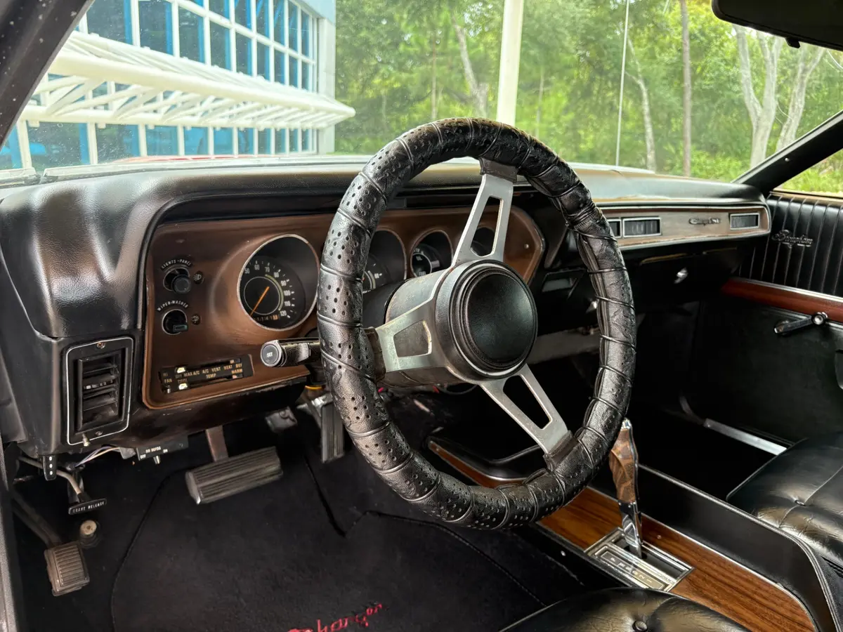 Vehicle photo 30
