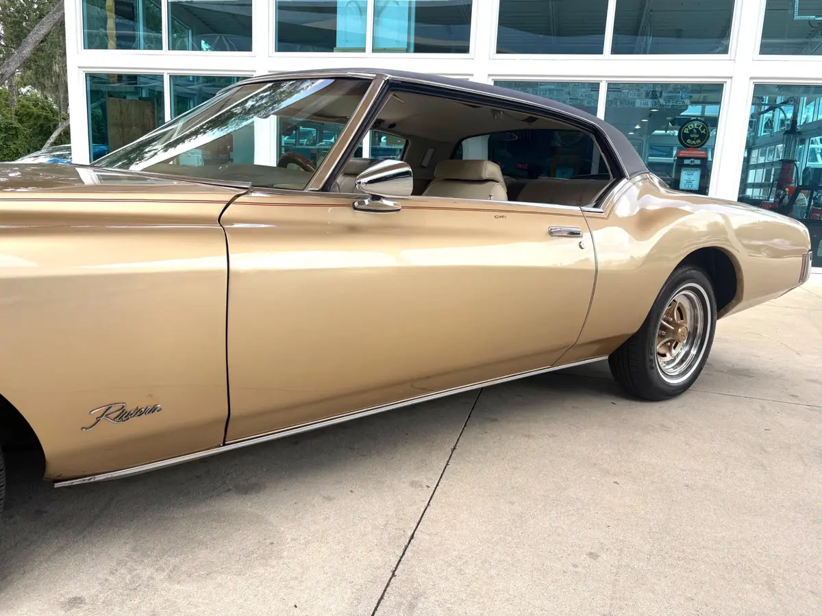 Vehicle photo 13