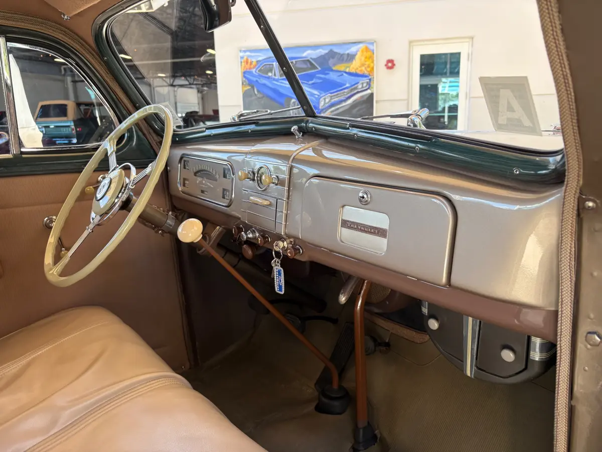 Vehicle photo 33