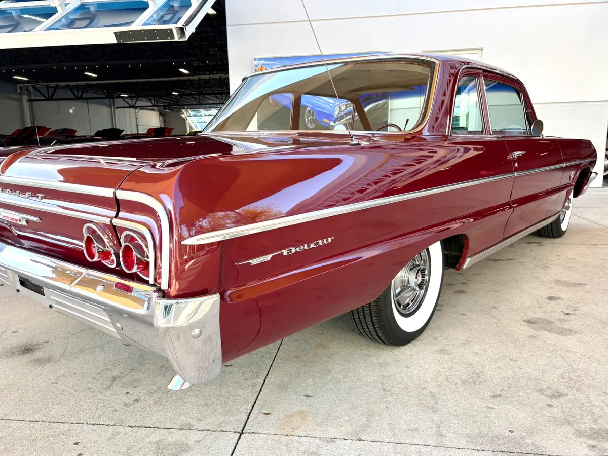 Vehicle photo 17