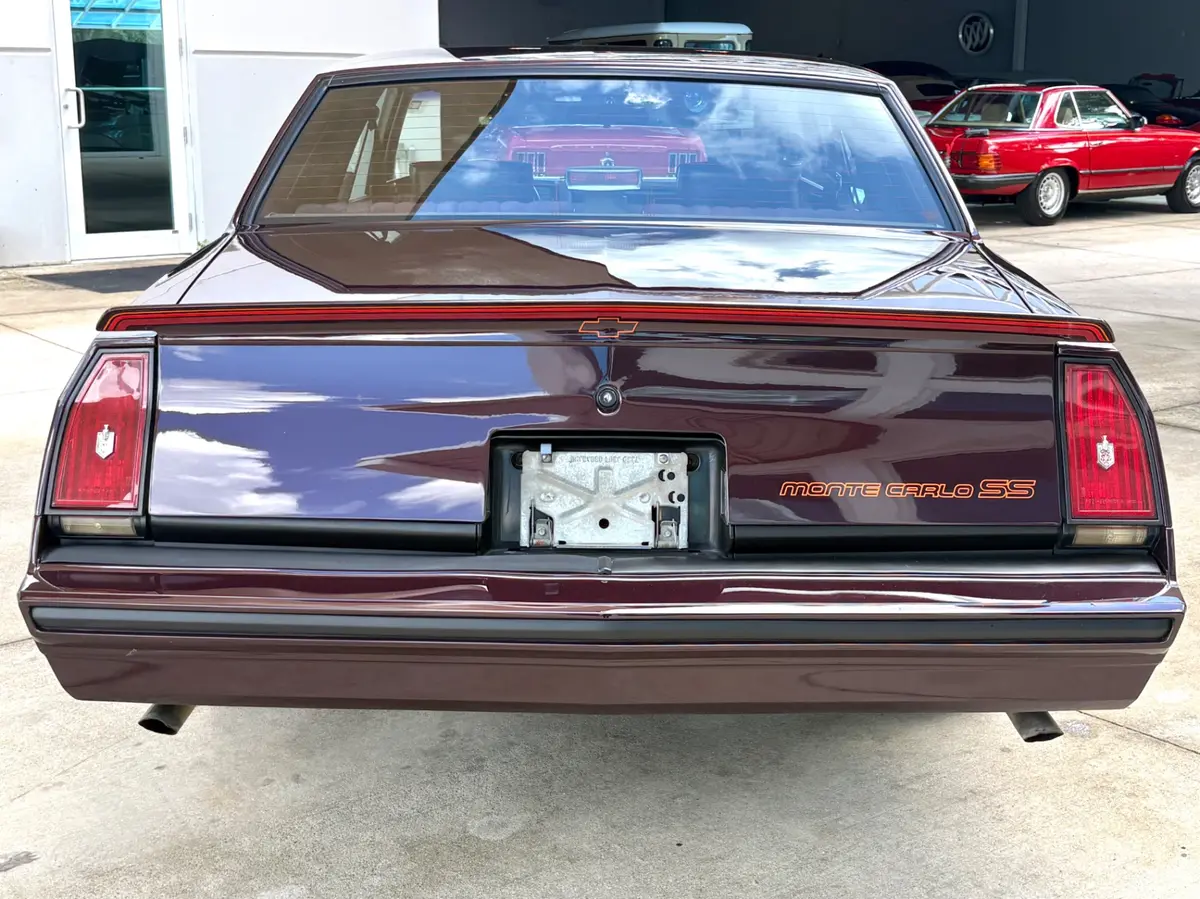 Vehicle photo 7