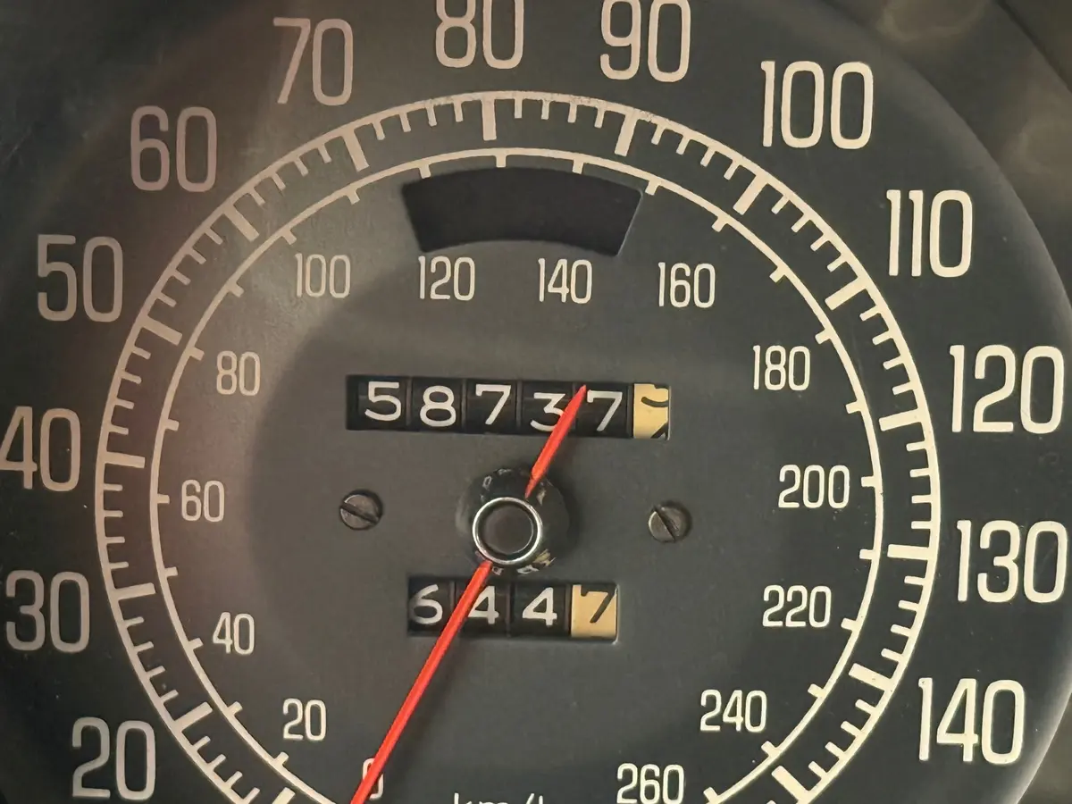 Vehicle photo 11