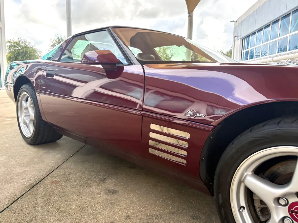 Vehicle photo 18