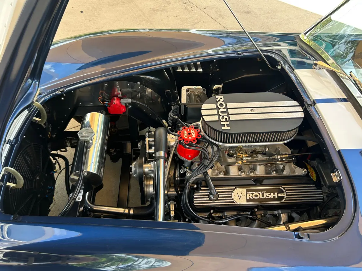 Vehicle photo 28