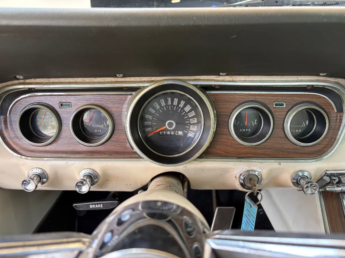 Vehicle photo 35