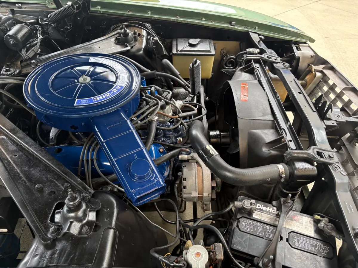 Vehicle photo 29
