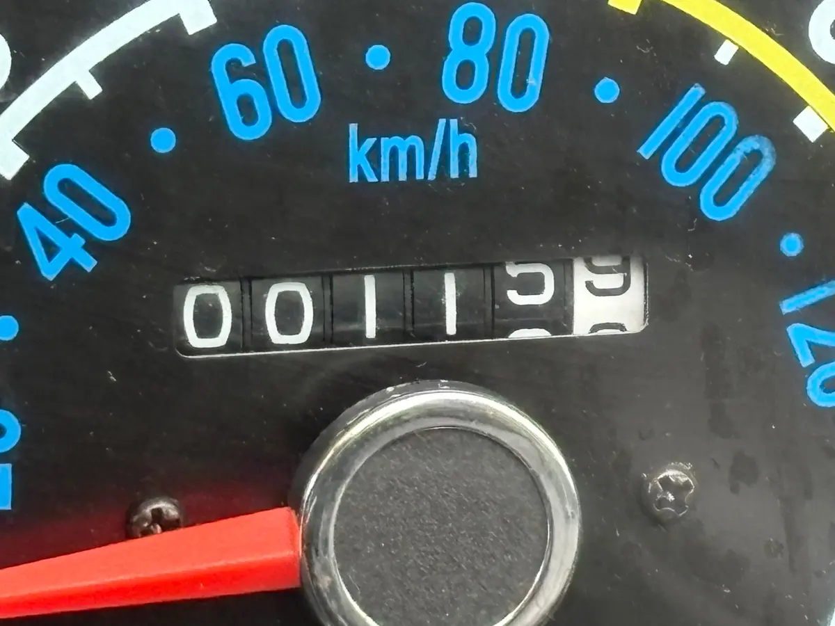 Vehicle photo 24