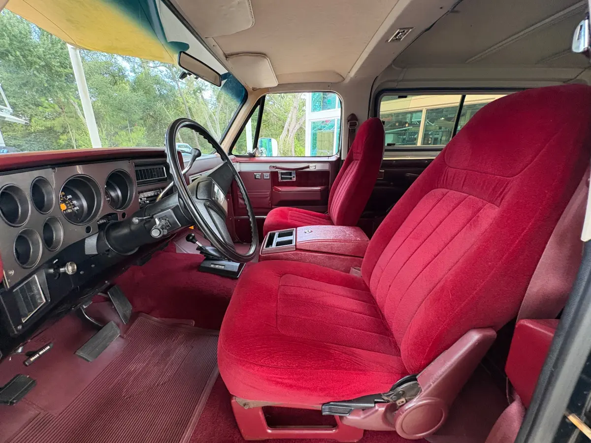 Vehicle photo 33