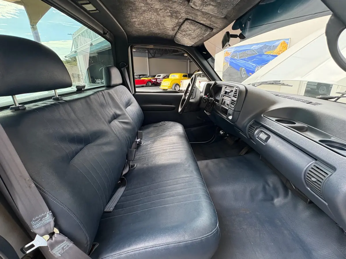 Vehicle photo 38