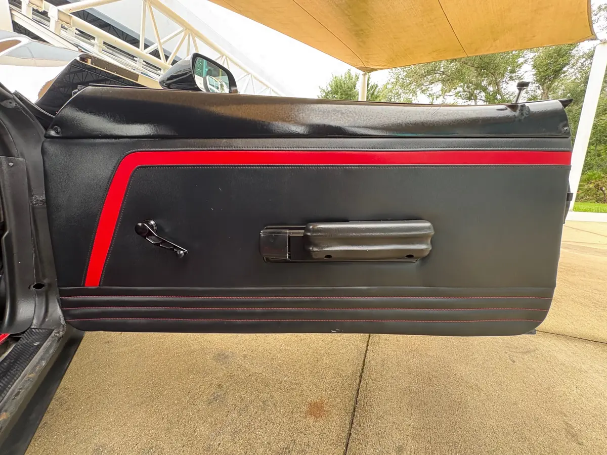 Vehicle photo 35