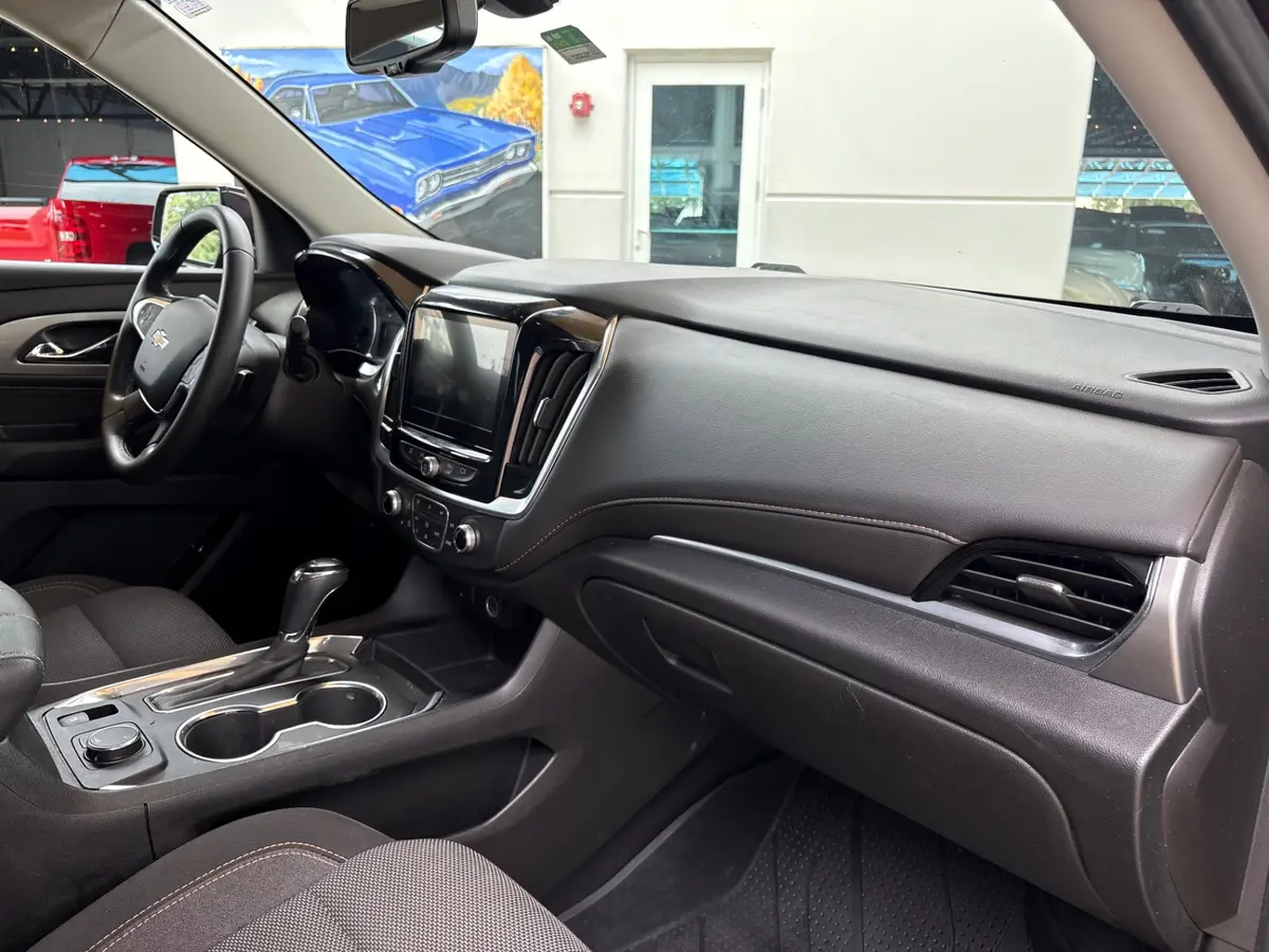 Vehicle photo 45